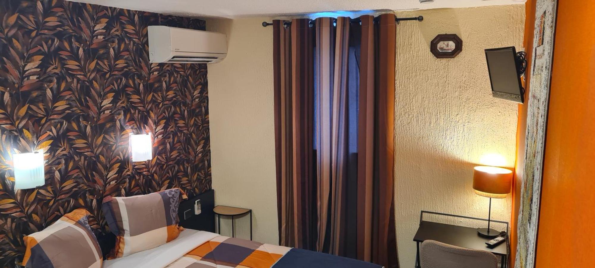 Hotel L'Etoile Aeroport - A61 Каркассон Экстерьер фото