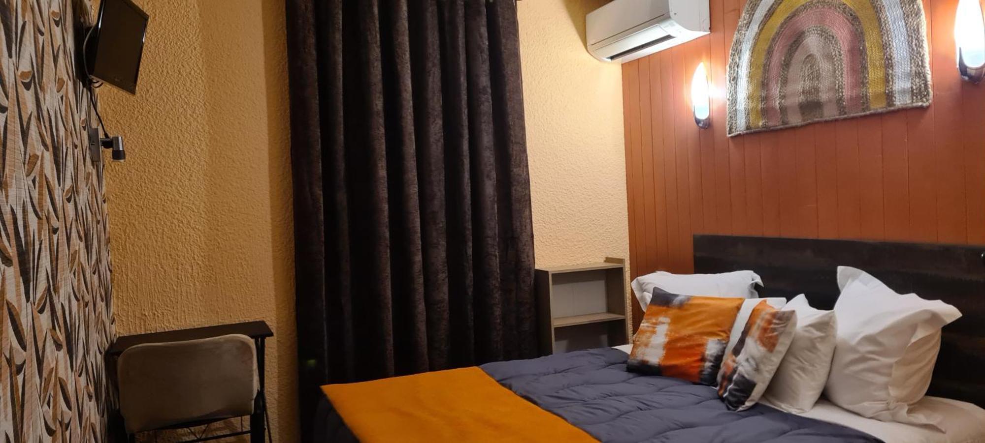Hotel L'Etoile Aeroport - A61 Каркассон Экстерьер фото